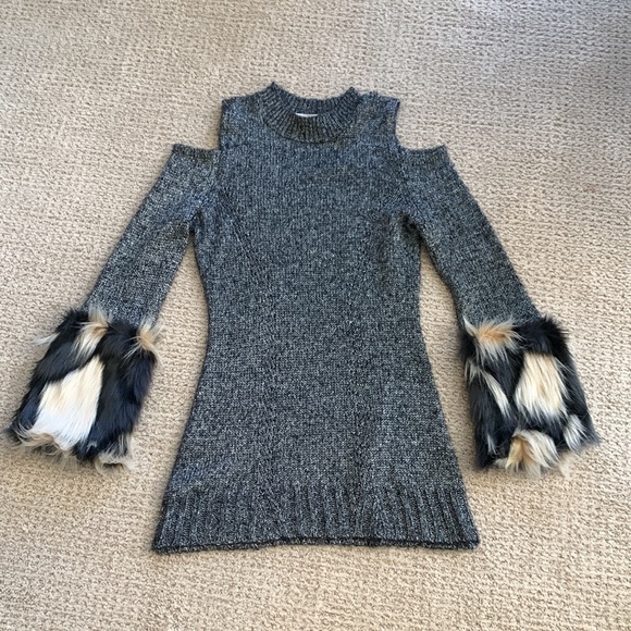 Boston Proper Faux Fur Cold Shoulder Sweater New Years - Picture 2 of 4